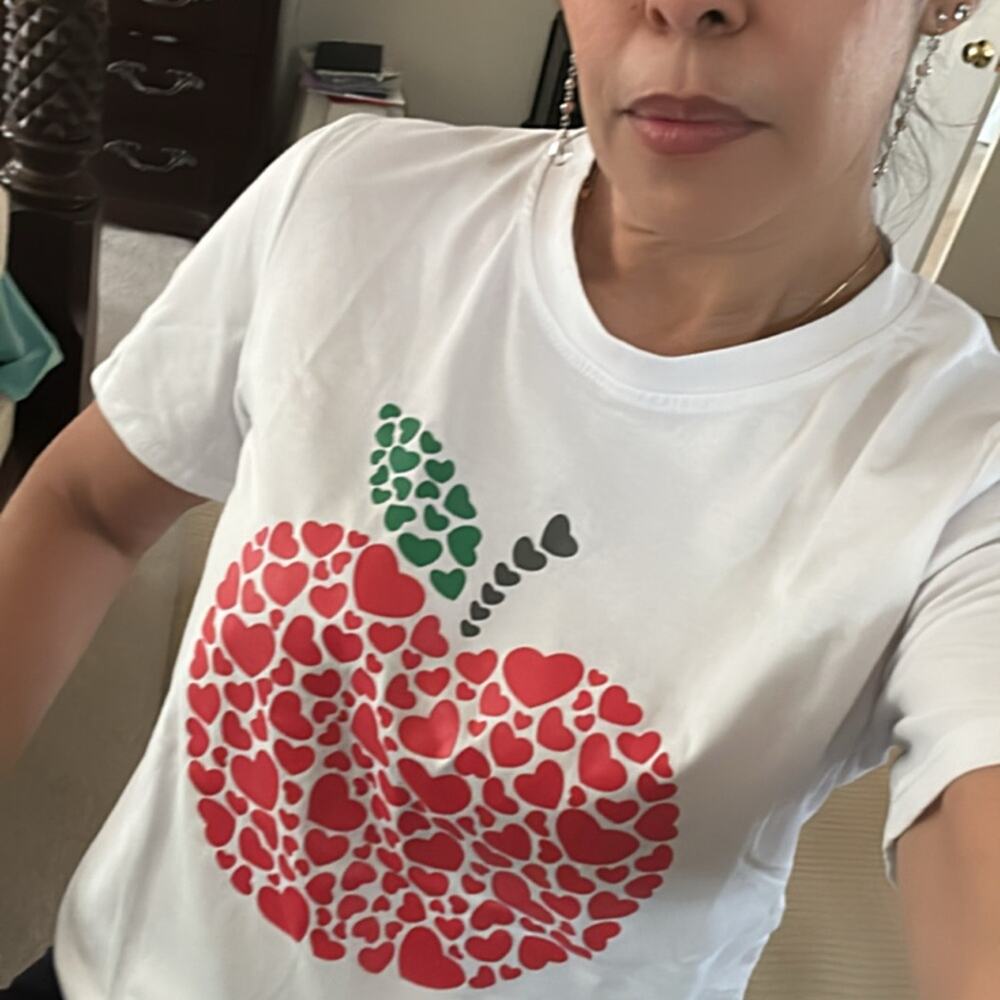 White T-Shirt with Red Heart Apple Design size S Valentine’s Day - Picture 4 of 4